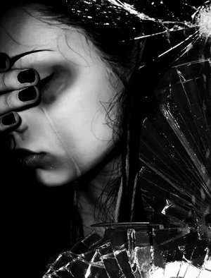 28414-fragile_broken_soul________by_zophie